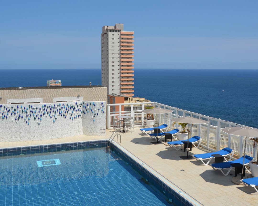 grancaribehotel's tweet photo. L'Hôtel Capri à La Havane est l'endroit idéal pour découvrir la ville dans tout son éclat.
📲 Réservez sur https://t.co/wtga2jfDsk et partagez votre moment préféré à La Havane. 👇
#GranCaribeHotels #CubaÚnica #CubaTravel #HotelCapri #LaHabana https://t.co/KA33w2y6dE