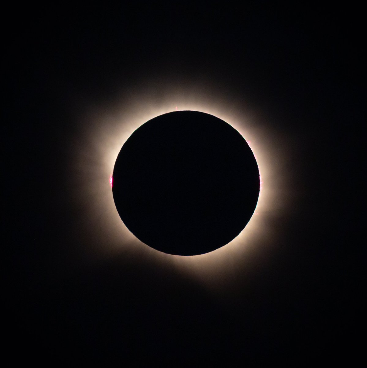 CarallotPhotos's tweet photo. Last week I went to see the solar eclipse and I managed to take a few photos. I'm really happy with how the photos turned out ^^

#solareclipse #eclipse
 #astrophotography https://t.co/pZZExDgf6n