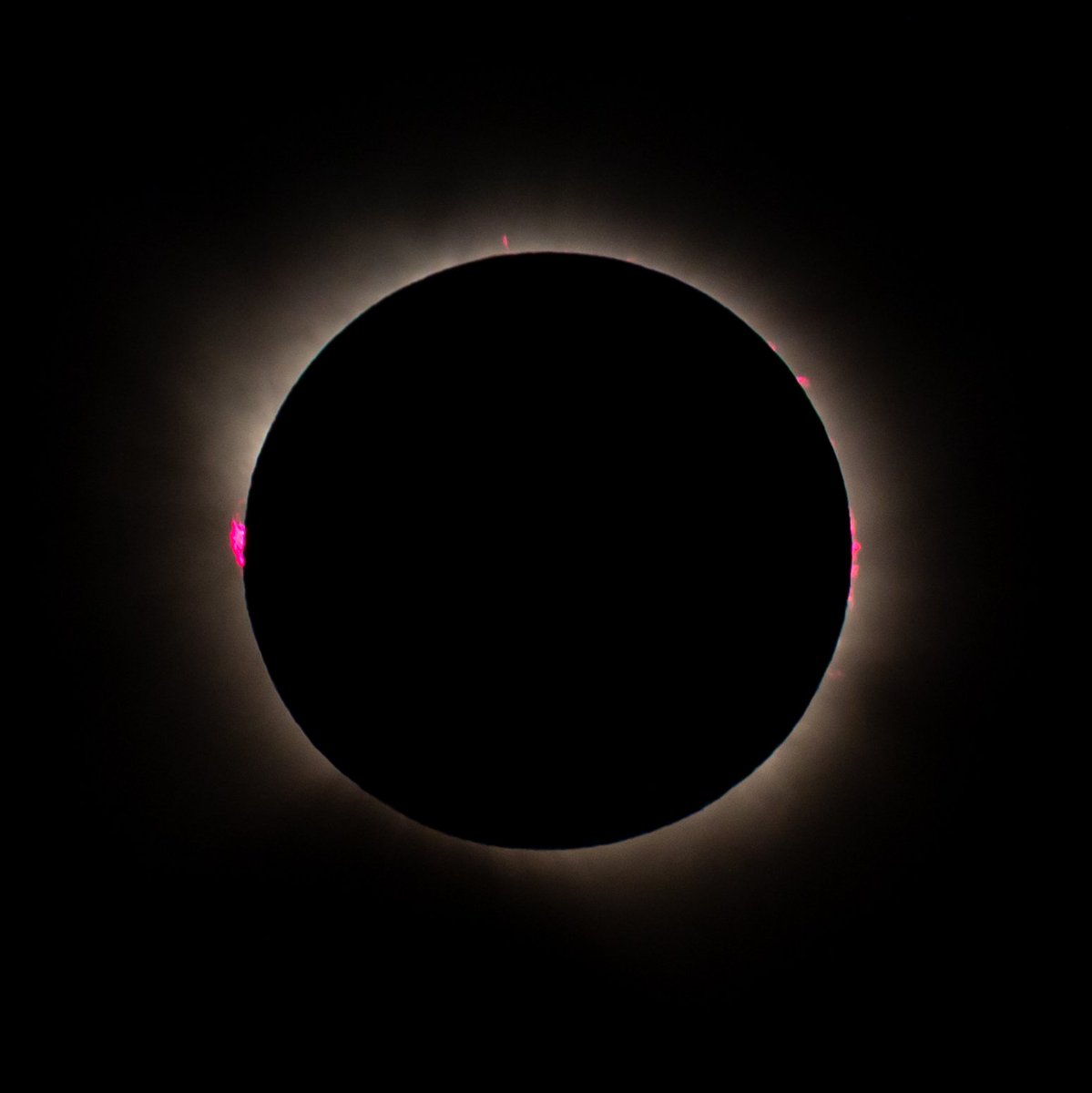 CarallotPhotos's tweet photo. Last week I went to see the solar eclipse and I managed to take a few photos. I'm really happy with how the photos turned out ^^

#solareclipse #eclipse
 #astrophotography https://t.co/pZZExDgf6n