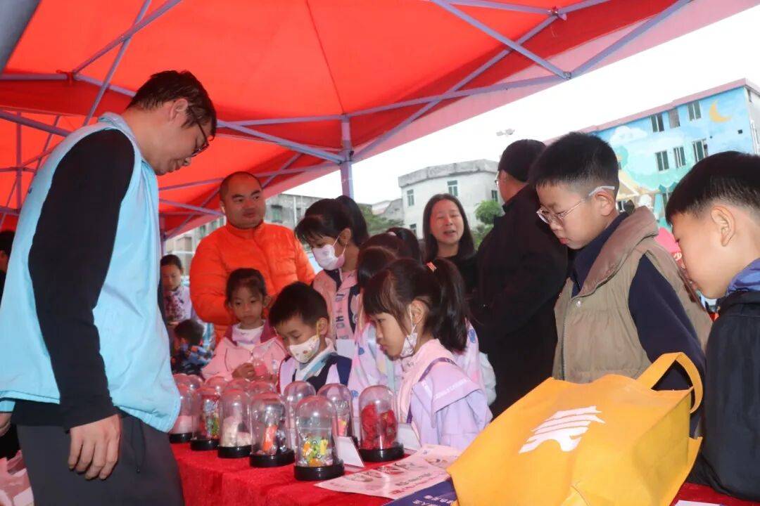 wiwitarin's tweet photo. Join our neighborhood community fair this Sat, 10 AM at Central Park! Free snacks, kid activities u0026 local vendor booths—come meet your neighbors!， https://t.co/y8AwpbKw4q