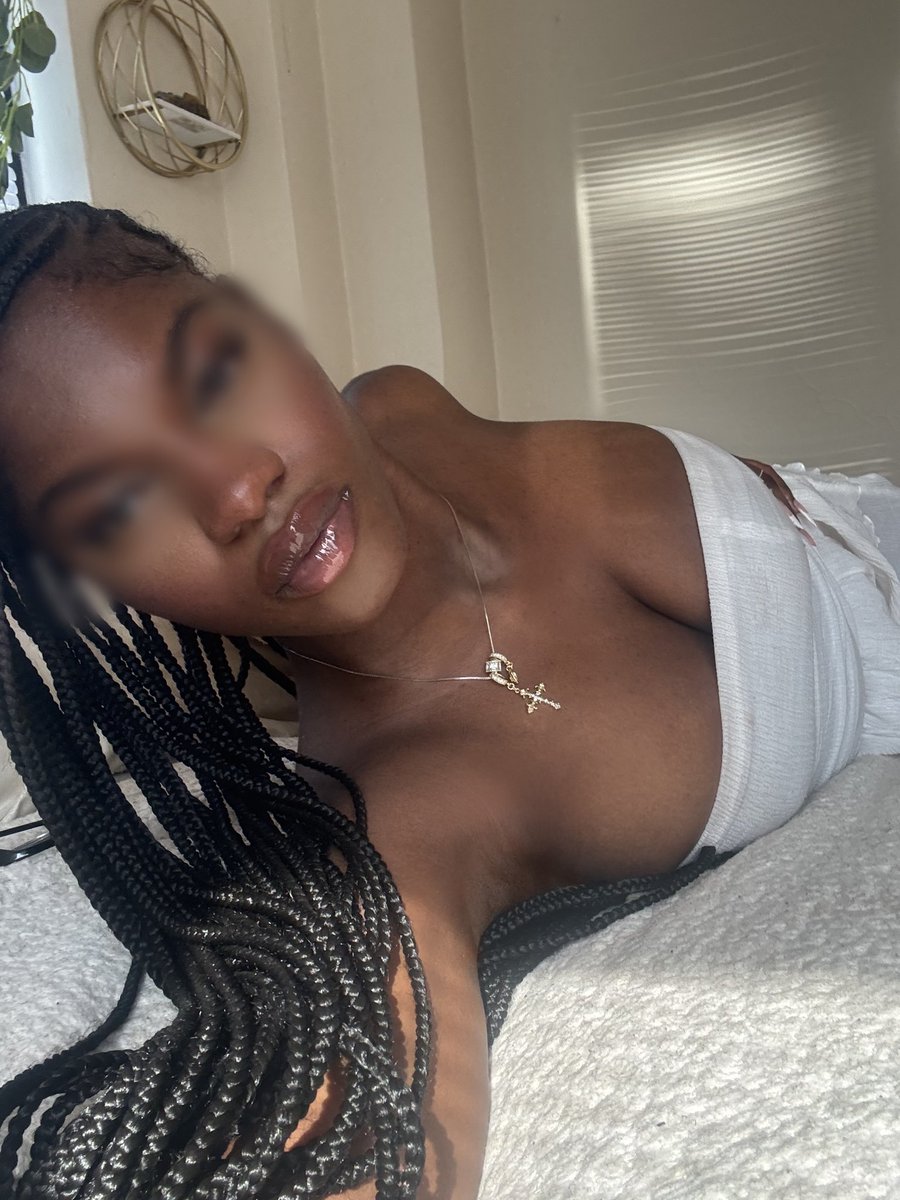 GoddessSidora's tweet photo. Your favorite host 💞 https://t.co/BIYebUgsfp