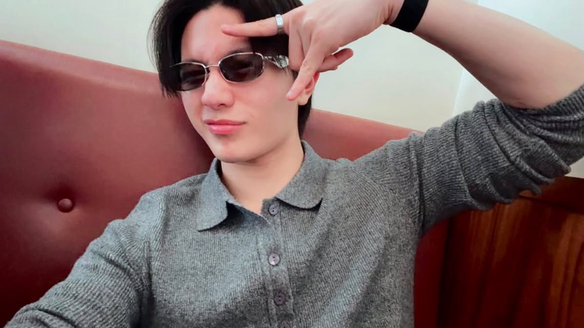 jwillestt's tweet photo. WILLIAM SELFIE WITH GLASSES 🥺🥺🥺🥺🥺🥺🥺🥺🤏🏻🤏🏻🤏🏻🤏🏻

HE LOOKS SO HANDSOME?!!!!
#williamjkp https://t.co/qbYeBdSDs3