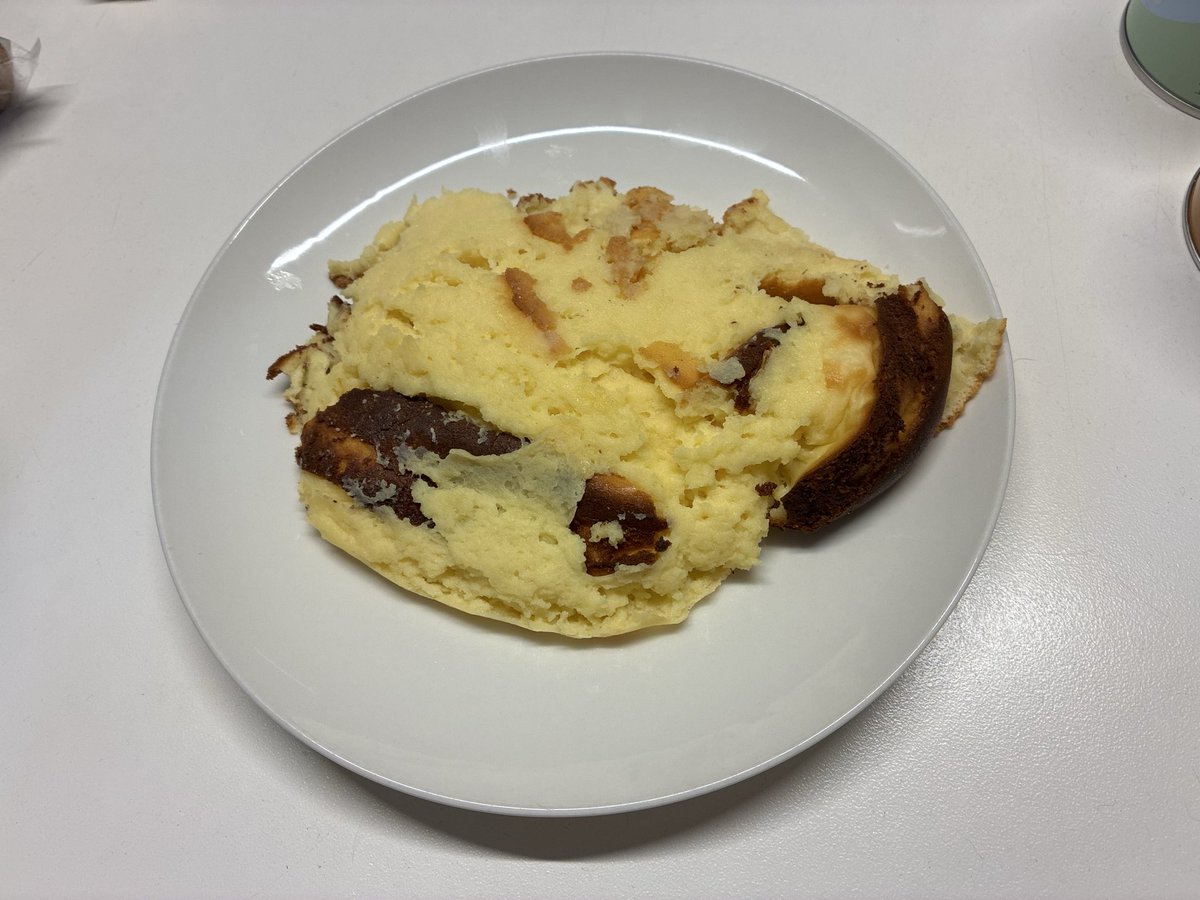 tubugay's tweet photo. チーズケーキ「だったもの」
ひ〜ん（ ;  ; ） https://t.co/aWpR938FFl