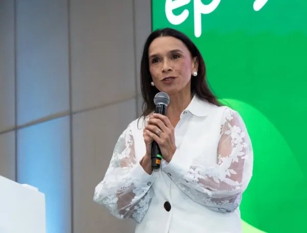 ColombiaCompite's tweet photo. Desde el CPC queremos saludar a la nueva embajadora de Colombia en Estados Unidos, Maria Consuelo Araujo y reiterar nuestra disposición para seguir trabajando de manera conjunta por una relación que contribuya al crecimiento, la inversión y la productividad de nuestro país. https://t.co/HTB7ttAxGU
