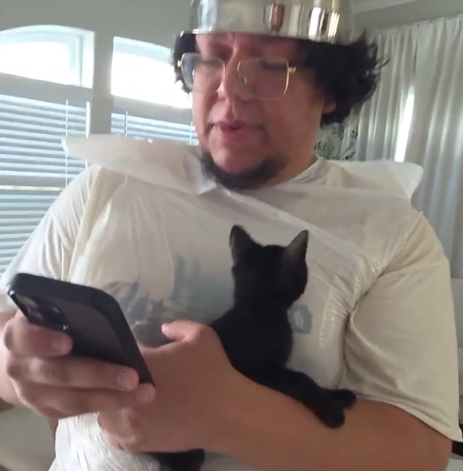 Dragonex___'s tweet photo. i can't believe krusty is using ninja as a hostage https://t.co/mooas0FpvU