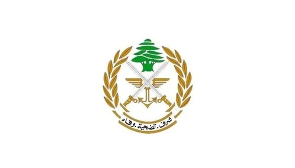 karimsaadi23's tweet photo. الجيش يوقف ٣ أشخاص بجرم إطلاق النار ويضبط مخزن أسلحة رشاشة في خي الشراونة وتل الأبيض_بعلبك
#الجيش_اللبناني 🤍🙏 https://t.co/PV0Oddmhqn