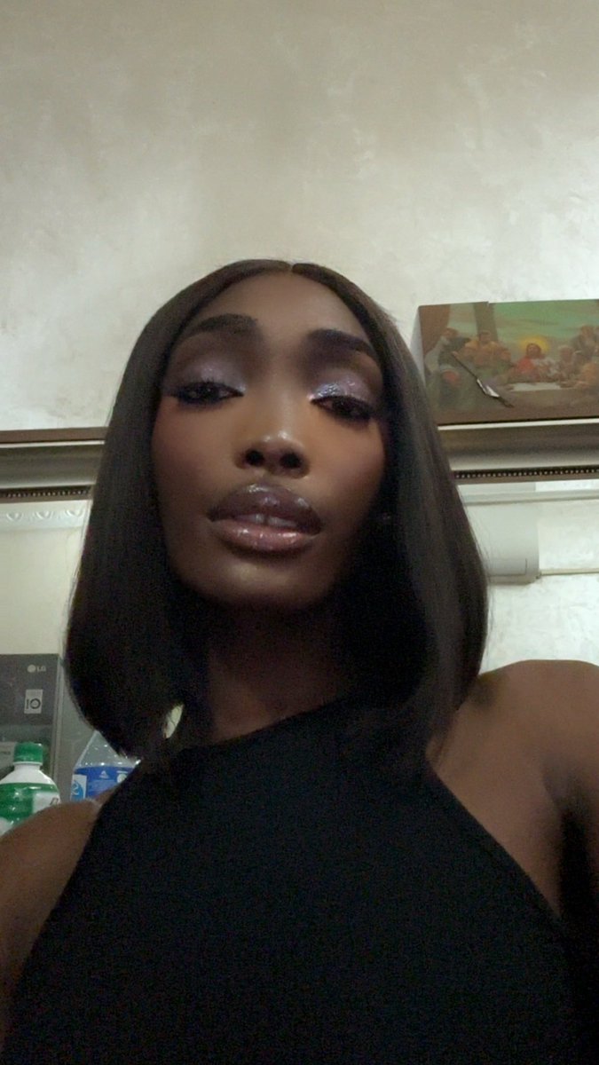 JenniferZania's tweet photo. Kiss me 🤭 https://t.co/CSgDzEtbi3