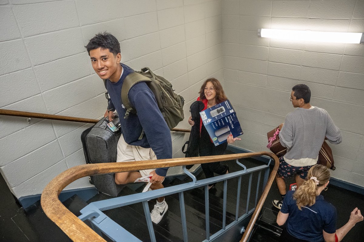 stonybrooku's tweet photo. Move-In Day 1 is complete! 🌊🐺

Our newest Seawolves settled into their new rooms and celebrated the day at the Family Welcome BBQ.

Welcome home, class of 2030! https://t.co/Rc7pPdIGGt