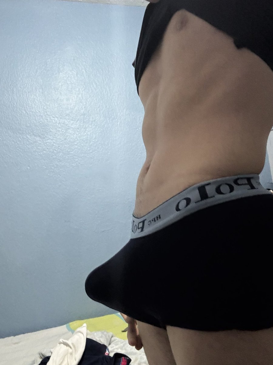 HotYoshi0's tweet photo. Quieren ver cómo se va despertando? 🍆🗣️🙈 https://t.co/L0MFmVd5lO