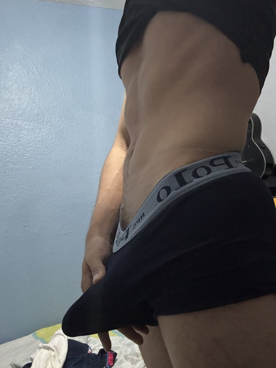 HotYoshi0's tweet photo. Quieren ver cómo se va despertando? 🍆🗣️🙈 https://t.co/L0MFmVd5lO