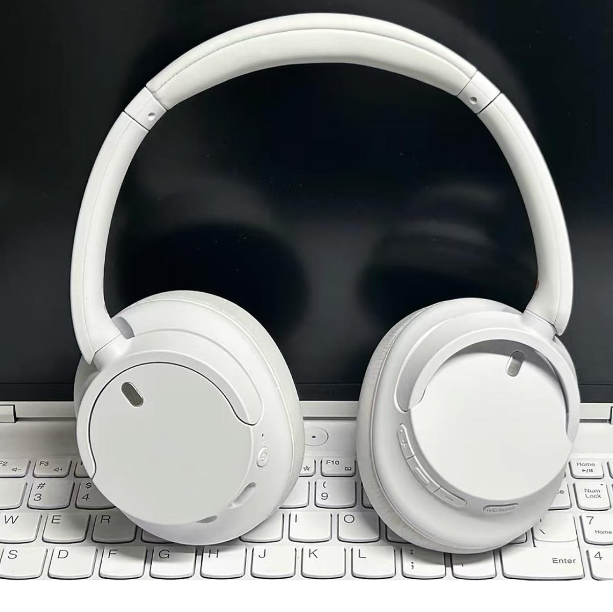 CharleneDLewis2's tweet photo. Music hits different when you’re fully present—headphones on, volume up, that perfect track hits the spot every time. https://t.co/n8iIRy7RDS