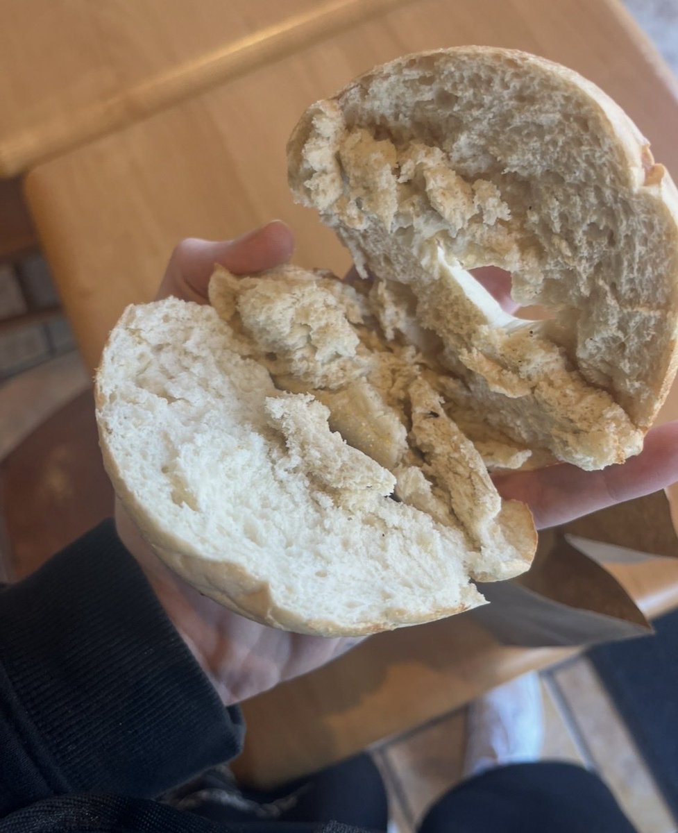 eweird8888's tweet photo. apparently this is a toasted bagel with extra cream cheese 🤨 

@cariboucoffee https://t.co/7LbHDIVpKd