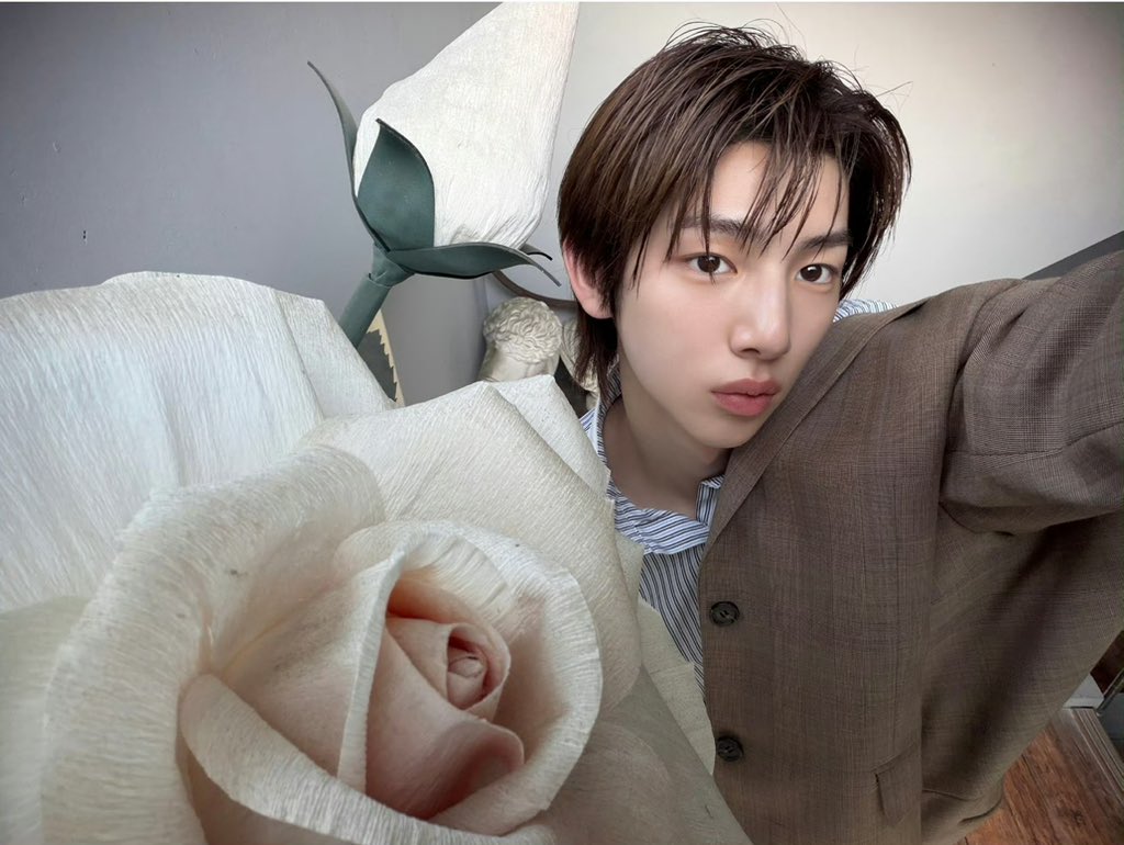 xiaoyv0103's tweet photo. JJUST THE BEGINNING does not dismiss his year‑long progress, JJUNIQUE calm energy radiates across every corner of JUHOONIVERSE.

FIRST TO FOREVER WITH JUHOON

#JUHOONOneYearToBeyond
#주훈과_함께한_첫해
#JUHOON #주훈 https://t.co/ENgZeoCGOJ