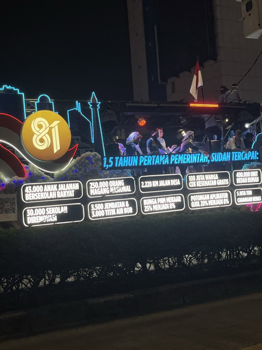 fujikaize's tweet photo. NTT baru aja gempa 7.7 SR dan sampe sekarang masih terus terjadi gempa susulan,
Aceh juga belum pulih dan sedang bergejolak,
sedangkan mereka masih lanjut bikin karnaval nusantara di monas 🥲 https://t.co/roW4UYTky3