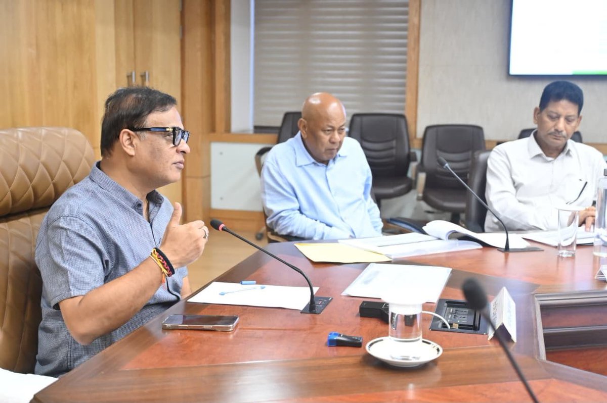 himantabiswa's tweet photo. Chaired a marathon meeting with the entire leadership of the Bodoland Territorial Council (BTC), led by CEM Shri @HagramaOnline.

In presence of my Cabinet colleagues and senior secretaries we discussed threadbare all key issues concerning the BTC administration with a clear objective- to build stronger synergy between Dispur and Kokrajhar and ensure seamless governance, whilst ensuring peace prevails in the region.

In three months from now, we will meet again in Kokrajhar to review the progress and ensure that every deliverable agreed upon today is firmly on track.

@ATULBORA2 @rameswar_teli @jayanta_malla