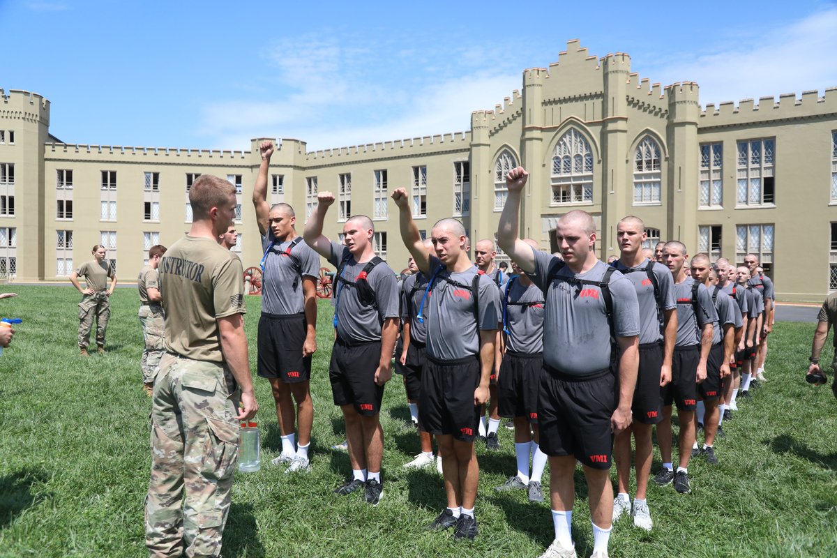 VMI1839's tweet photo. In just two days, the Rat Mass of 2027+3 has gone from arriving on post to taking its first steps through the Rat Line.

The pace is demanding, the expectations are high, and the transformation has already begun.

This is only the beginning.

#VMI #RatLine #MatriculationWeek https://t.co/GQ91d5AXTp