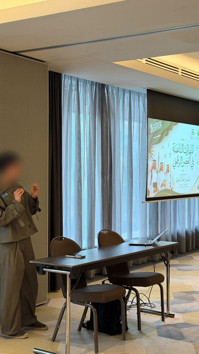 reema_CLS's tweet photo. تمثيل جامعة الملك سعود في روسيا ما كان بالنسبة لي مجرد فرصة تمثيل
كانت تجربة عمّقت شعوري بالانتماء لصرح علّمني ومكّنني ومنحني ثقته 🇸🇦❤️🇷🇺

خلال الرحلة زرت اماكن علميه وترفيهيه وخضت  تجارب مختلفة صقلت فيها مهاراتي وهيأتني لخوض تجارب اكبر  

وكان لي شرف الحديث وتمثيل جامعتي في اكثر من محطة من بداية الرحلة إلى لقائنا بسفير المملكة وحتى حفلها الختامي 

لكن اكثر شيء حملته معي من هذه الفرصه هو الأشخاص او زي ما سميتهم "مكسب الرحله " ❤️

اني التقي بنخبة من الطالبات من جامعات المملكة 
نتشارك الطموح
ونتبادل الأفكار
ونكتشف قد إيش يجمعنا حب هذا الوطن والرغبة في تمثيله بأفضل صورة

هو فعلا يعني لي الكثير ويزيد الرحله معنى اكبر 

وارجع اليوم بامتنان اكبر لجامعتي الحبيبة 
وبإحساس اعمق بانني انتمي فعلًا لهذا المكان 
وسأظل دائما بنت جامعتي العزيزة احمل اسمها بكل فخر ومحبة اينما كنت 💙
