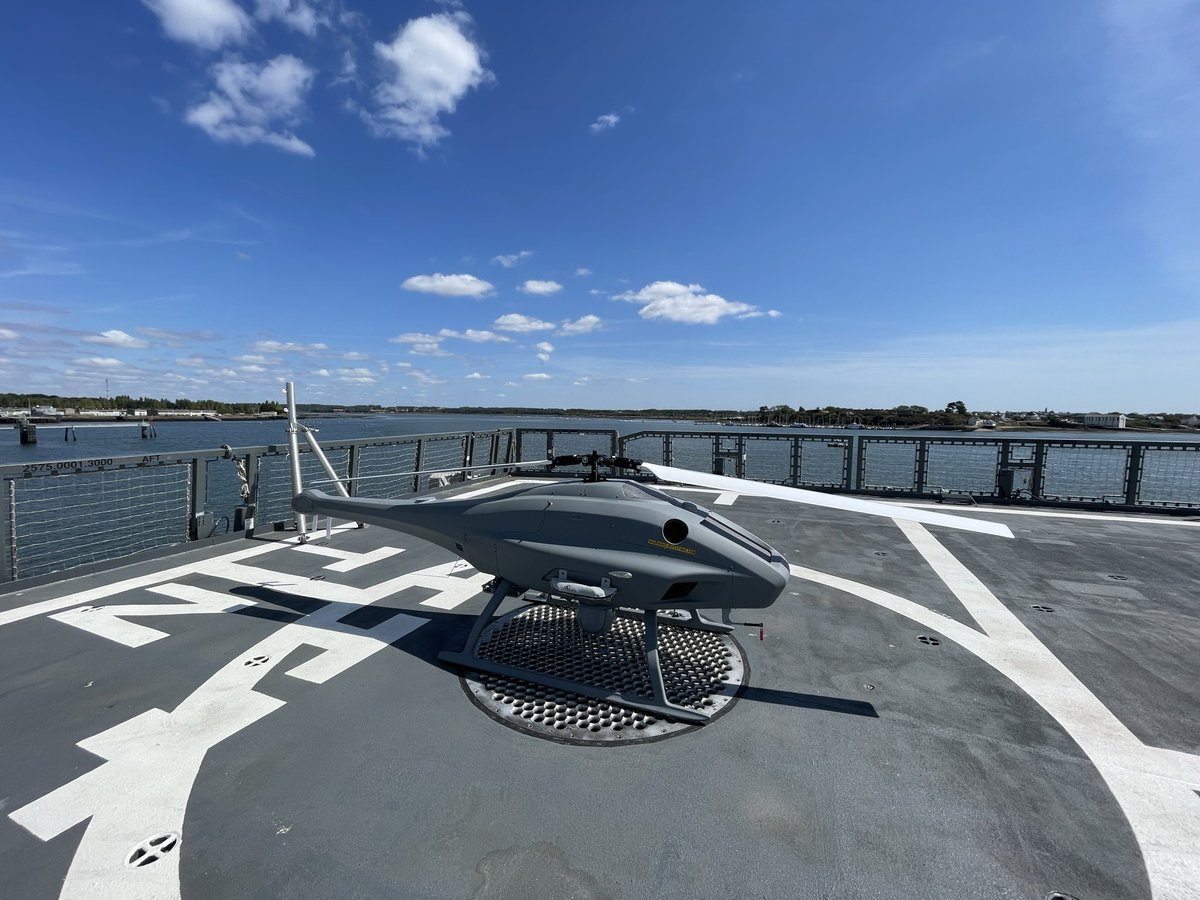 Commandant_TNAI's tweet photo. New guest on board the #M941Tournai ! Executing the first harbour trials with the #skeldar V200 #UAV 🚁 https://t.co/6VSVu49mkP