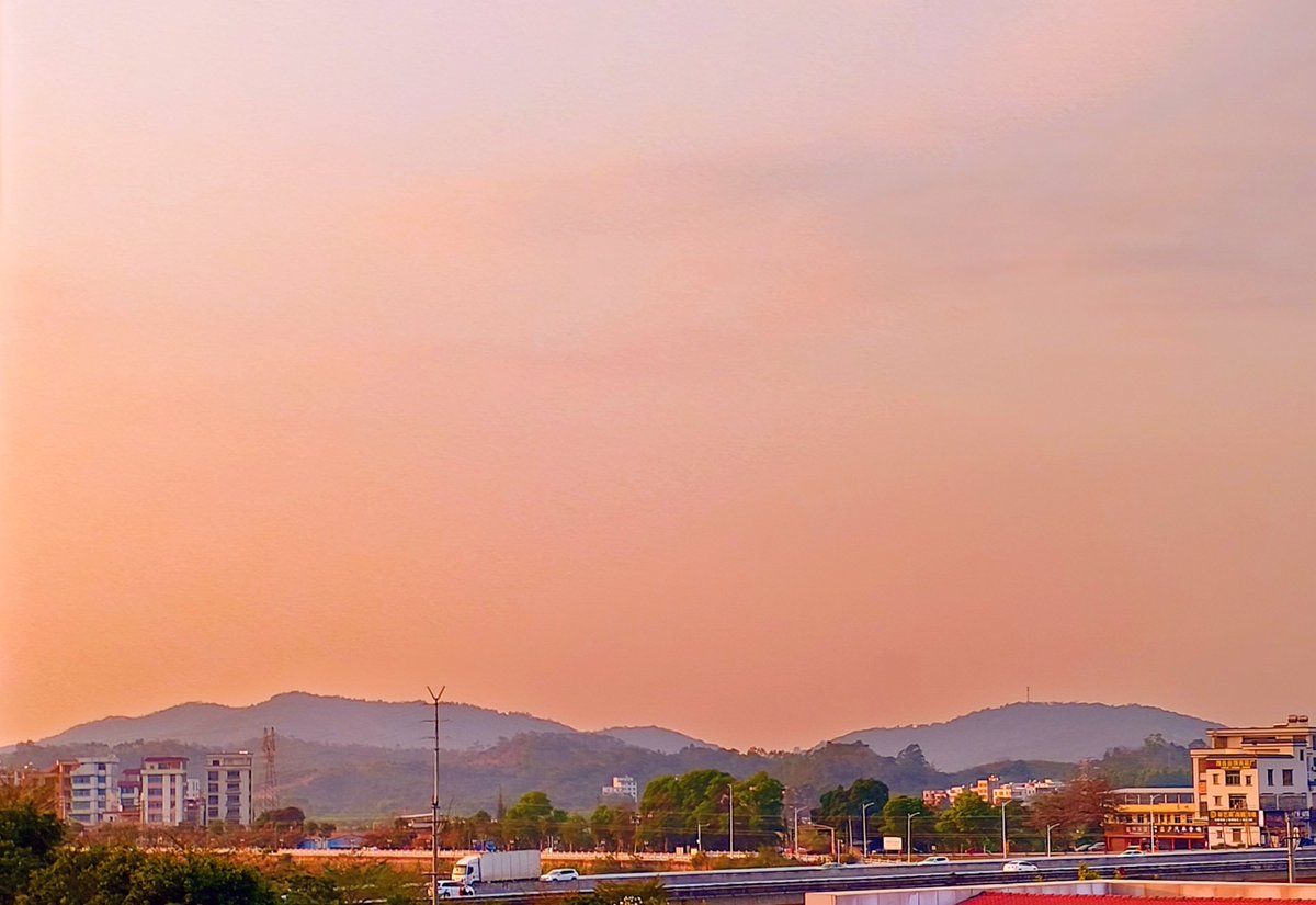 ICSNDM's tweet photo. The sunset’s golden glow plunges one into a reverie of warmth and nostalgia. https://t.co/QPN0DFCFPN