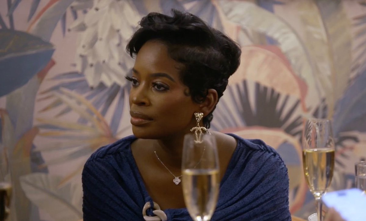 thirdking0208's tweet photo. Shamea’s biggest weakness as a Housewife is her inability to learn from her mistakes. Running her mouth, trying to build alliances based on manipulation, and bringing up old mess is what got her in trouble last season. Yet, she does the same thing and it blew up on her face again https://t.co/mNgJBAZVjP