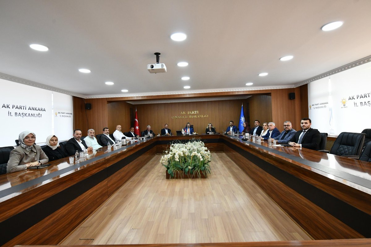 AkpartiAnkara's tweet photo. İl Başkanımız Sn. @hakanhanozcan başkanlığında, Haftalık Olağan Yürütme Kurulu Toplantımızı gerçekleştirdik. https://t.co/uYmSTzPilB