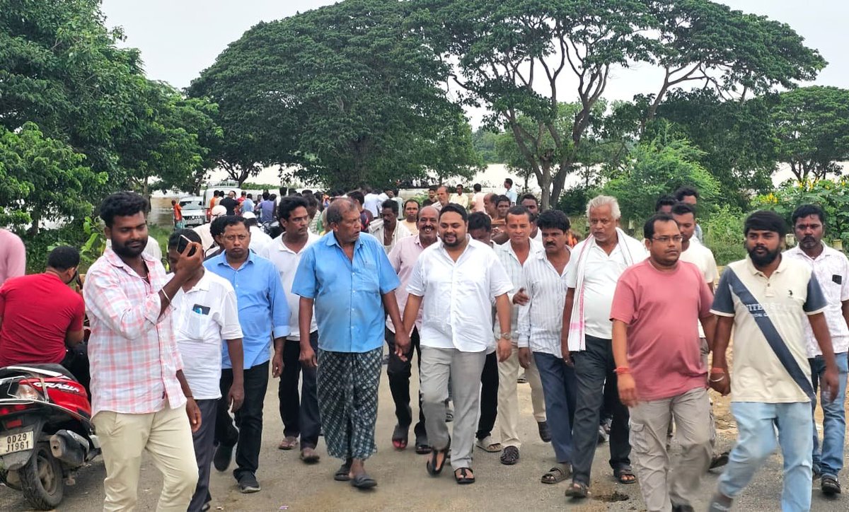 Anshumanbjd's tweet photo. At Rajnagar,  flood situation has affected our region very badly . Request for govt assistance to help people in the need of hour at urgent basis. 
@rdmodisha 
@CMO_Odisha 
@Naveen_Odisha 
@sureshpujariofc https://t.co/SbYd1cbnWa