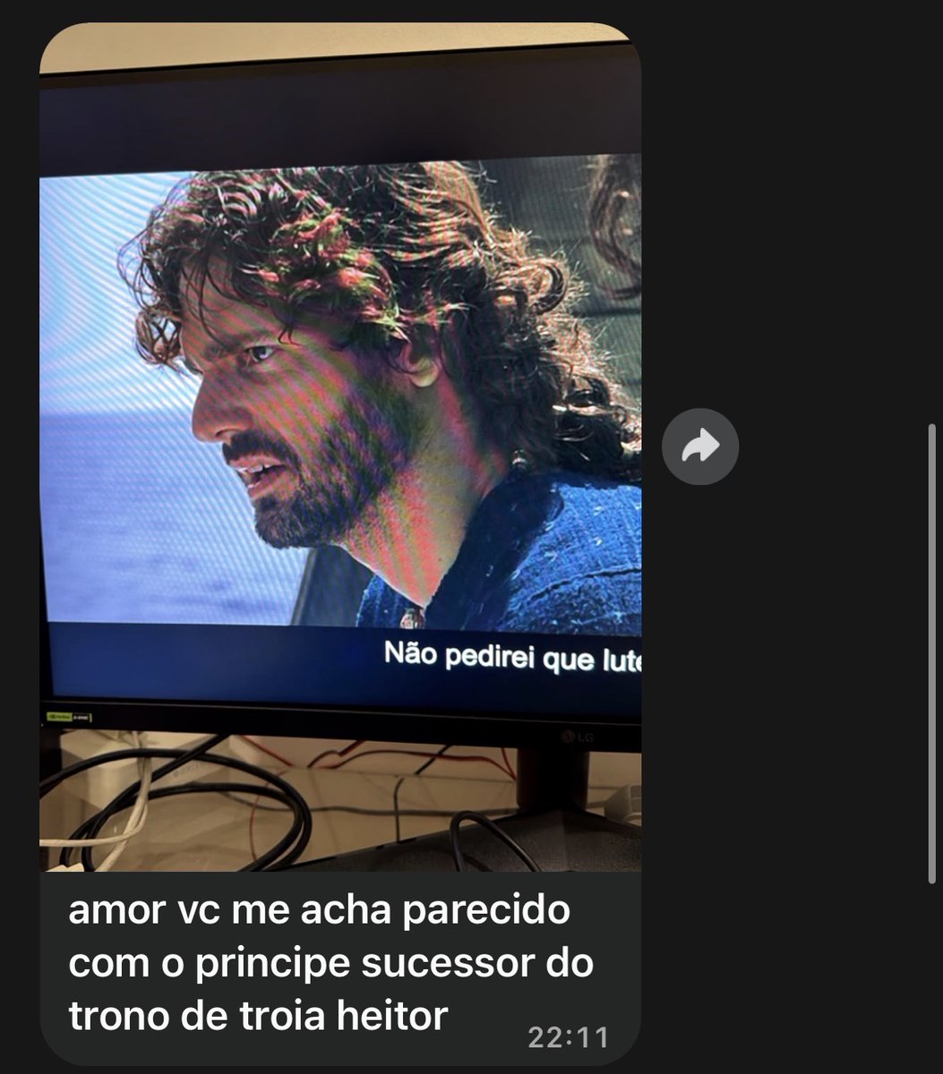 laurapaumer's tweet photo. semana passada meu namorado viu troia (2004) e so falou disso a semana toda ate nos obrigar a ver no almoço de família de ontem https://t.co/F0GrXkL5bI