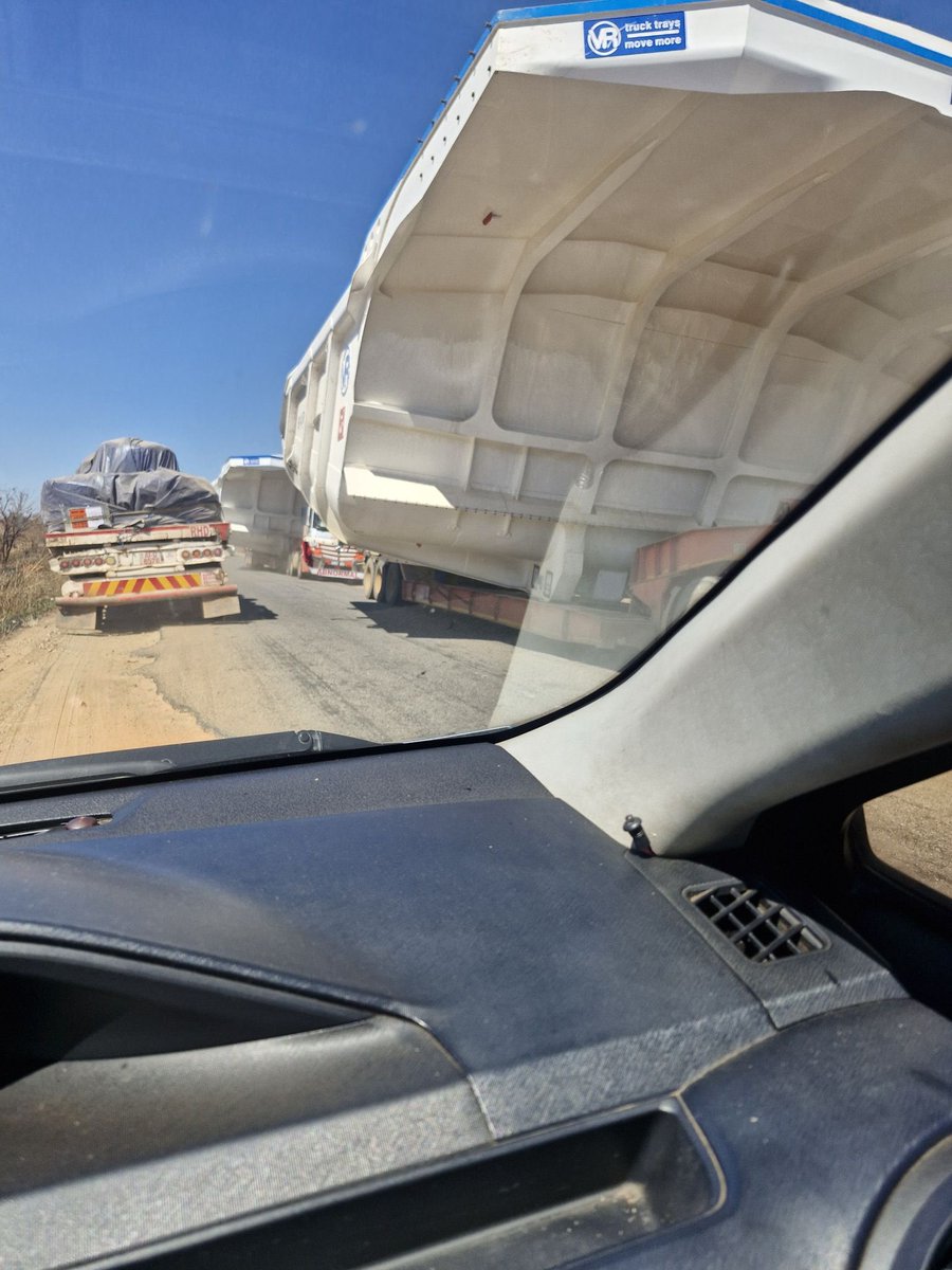 CrimeWatchZW's tweet photo. WATCH | The highway to Kariba, particularly the 80km stretch between Karoi and Makuti, is a living nightmare. It was one of the worst driving experiences I’ve ever had. https://t.co/FTKdlCSBWG