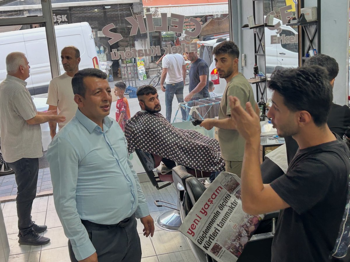 KurtalanDEM's tweet photo. DEM/DBP Kurtalan İlçe yöneticilerimiz, Belediye Meclis Üyelerimiz, parti bileşenlerimizle Saha çalışmaları kapsamında halkımızla buluşarak taleplerini dinledik; Özgür Basın’ın güçlü sesleri olan Yeni Yaşam ve Azadiya Welat gazetelerinin dağıtımını yaparak dayanışmayı büyüttük. https://t.co/3QCmclz6P0