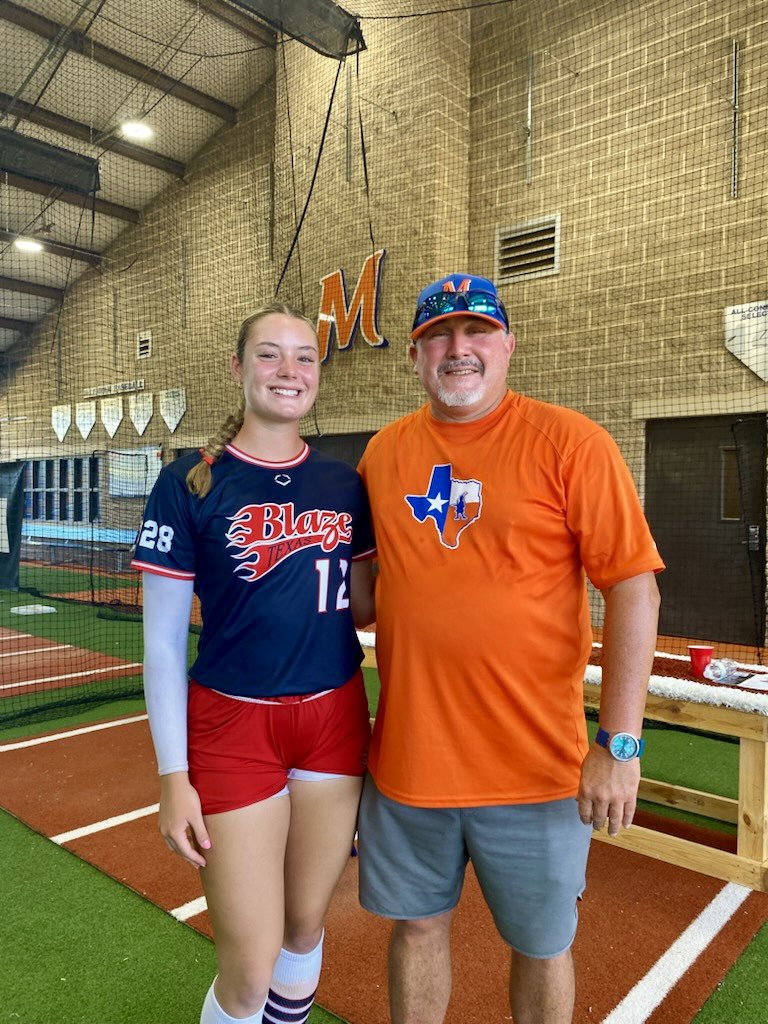 AveryTrapp2028's tweet photo. Had the best time at  @McLennan_SB camp yesterday! L🧡VED all the detailed coaching from @CoachBerry33 and the beautiful campus! Cannot wait to go back! #highlanders #softball #texasblaze @tisbrittany @TheMetalChapter @maximizethemind @Bridgeland_SB https://t.co/qYBjyjAI28