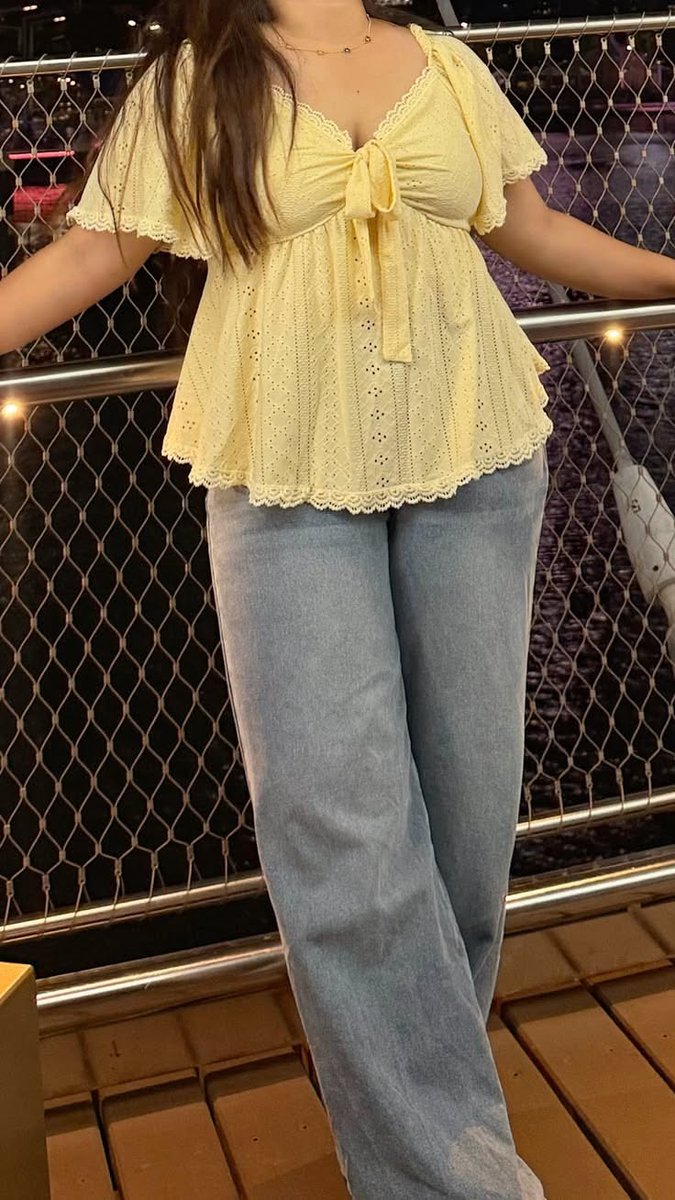 AdelaRowold's tweet photo. Another Favourite Song from 80s 🙈💜 really suits my saree kan. you may purchase this from tiktok shop. pls pulanam for more details. pulanam details in bio. #mariedashani #ashariies. https://t.co/LbUGn7w1se