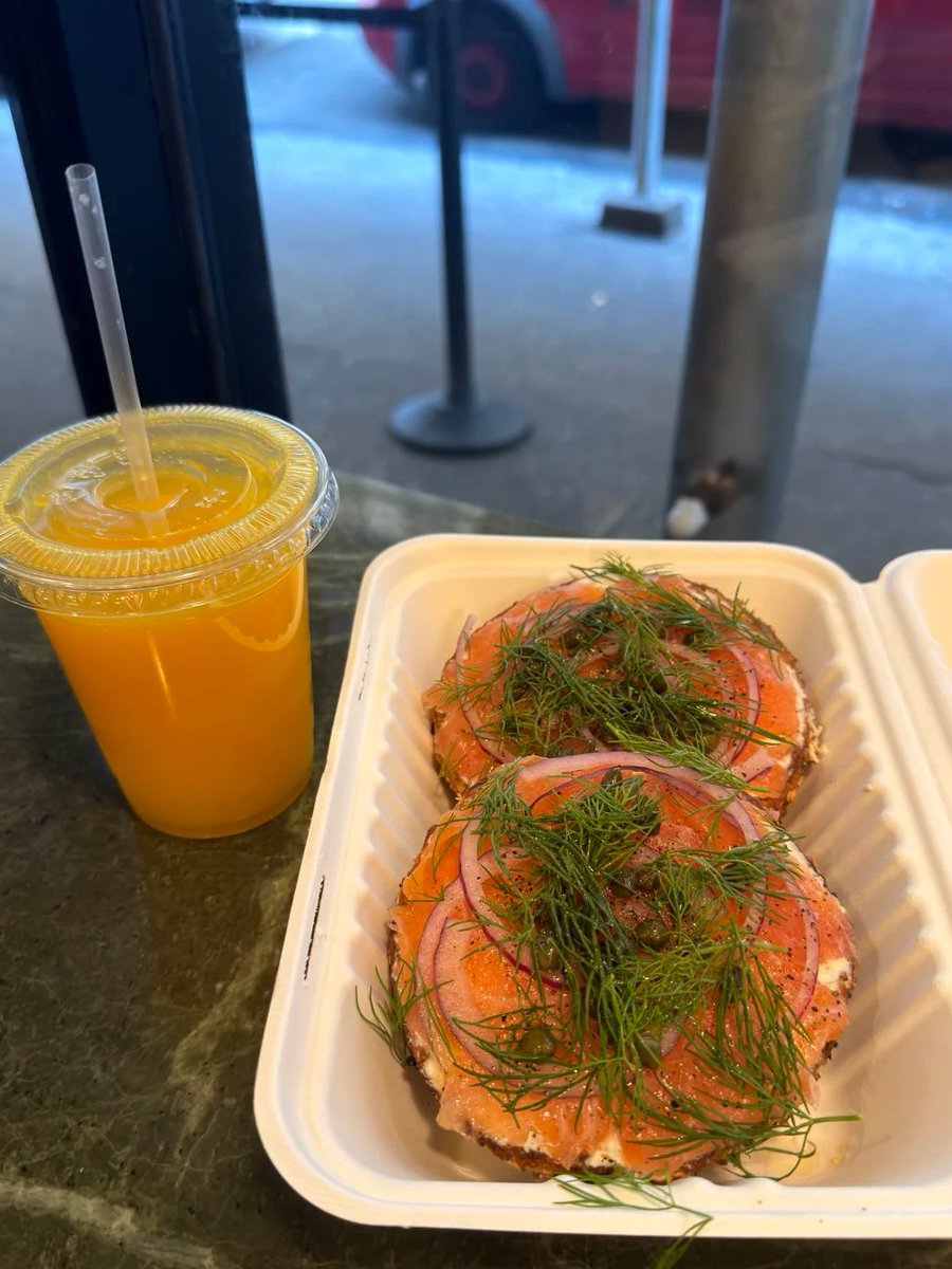 SilkMistChen's tweet photo. Simple street food moments, enjoying fresh flavors. https://t.co/7az2QHRpV3