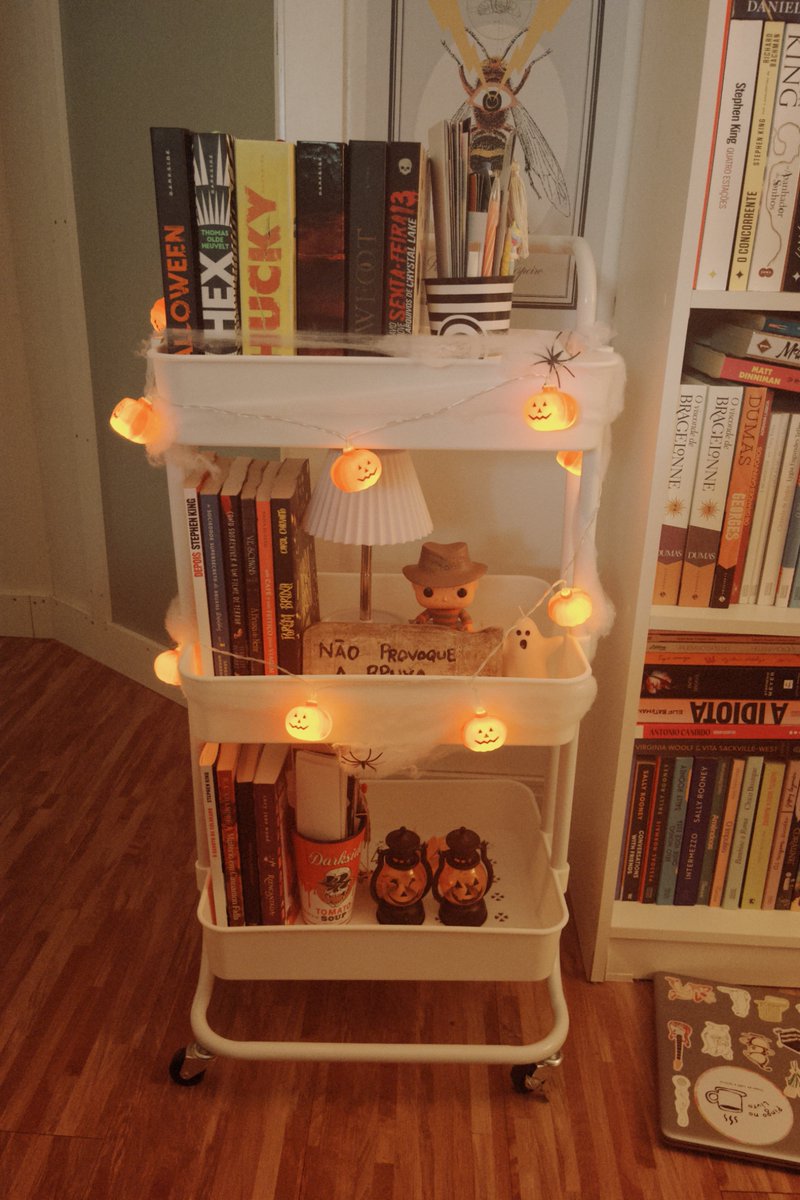 anakarolinim's tweet photo. adicionei novos livros no meu carrinho do halloween 🎃🕯️🖤 https://t.co/JqzYOetQ5b