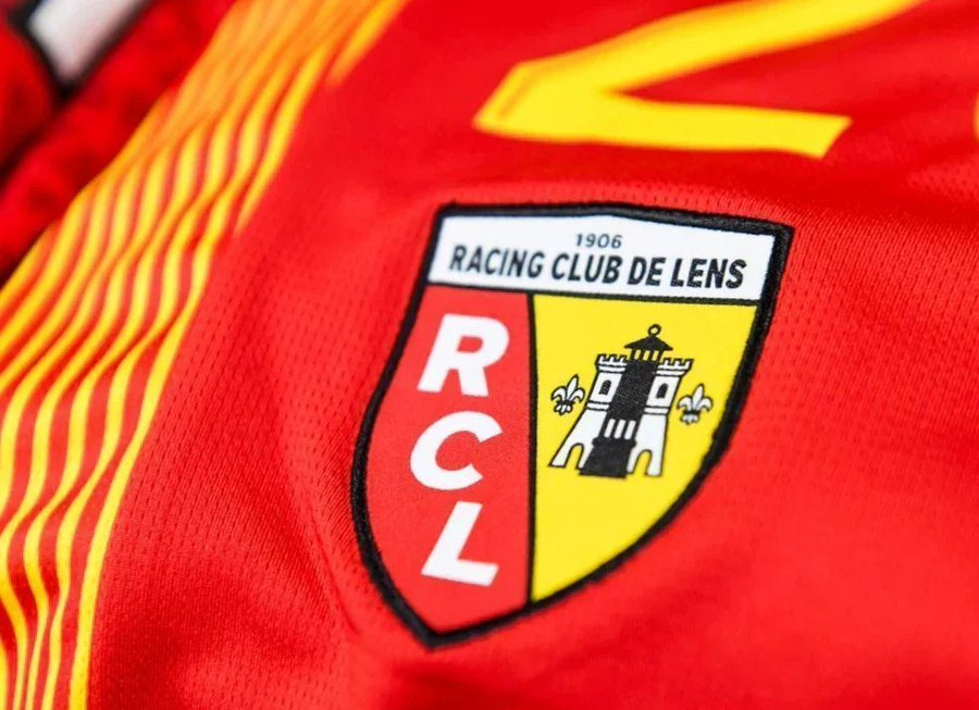 AndiOnrubia's tweet photo. Las claves del milagro del Lens, de vender a sus mejores jugadores hace un año, en plena crisis televisiva en Francia, a ganar dos títulos en 2026, incluida la Supercopa contra el PSG:

▪️El uso de la estadística avanzada para fichar

▪️La gran gestión del dúo Leca-Parrot, anticipando las salidas de Sangaré, Sarr, Thomasson o Saint-Maximin con perfiles similares y baratos.

▪️Fichar de forma inteligente a jugadores 'poco conocidos'

▪️Incorporar, con Big Data, a un entrenador similar al Pierre Sage (Toppmöller), que salió sorprendentemente al Crystal Palace tras ganar la Coupe de France y clasificarse a la Champions

▪️El brutal nivel de Thauvin y un equipo sin estrellas

▪️La irrupción de Ganiou

🗞️https://t.co/j6DbdTllAB
