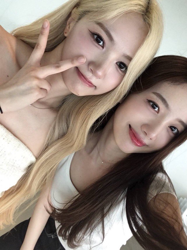 wonchuhours's tweet photo. [260815] #JIWON’s berriz update 

“family ♥️” https://t.co/rtt9x9JNNe