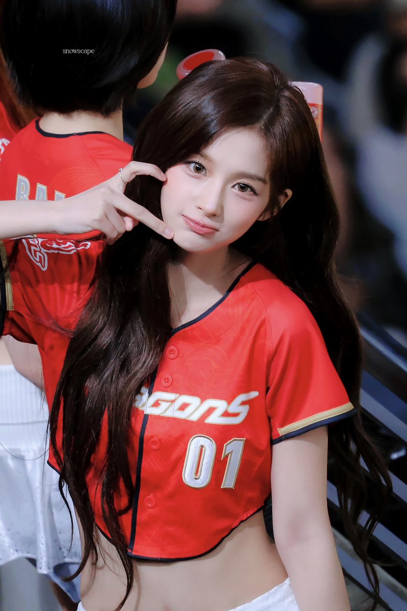 snowscape126's tweet photo. 260815 HQ 

#엔믹스 #설윤 #NMIXX #SULLYOON https://t.co/8wIssWPjUs