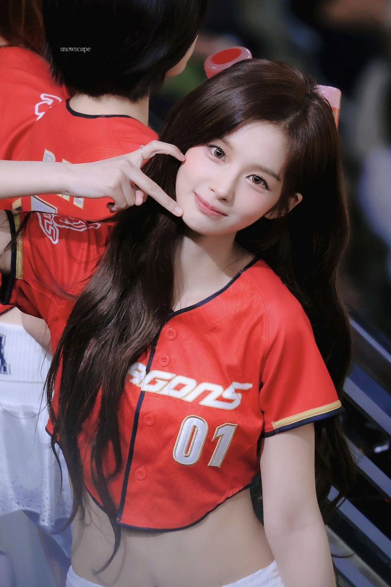 snowscape126's tweet photo. 260815 HQ 

#엔믹스 #설윤 #NMIXX #SULLYOON https://t.co/8wIssWPjUs