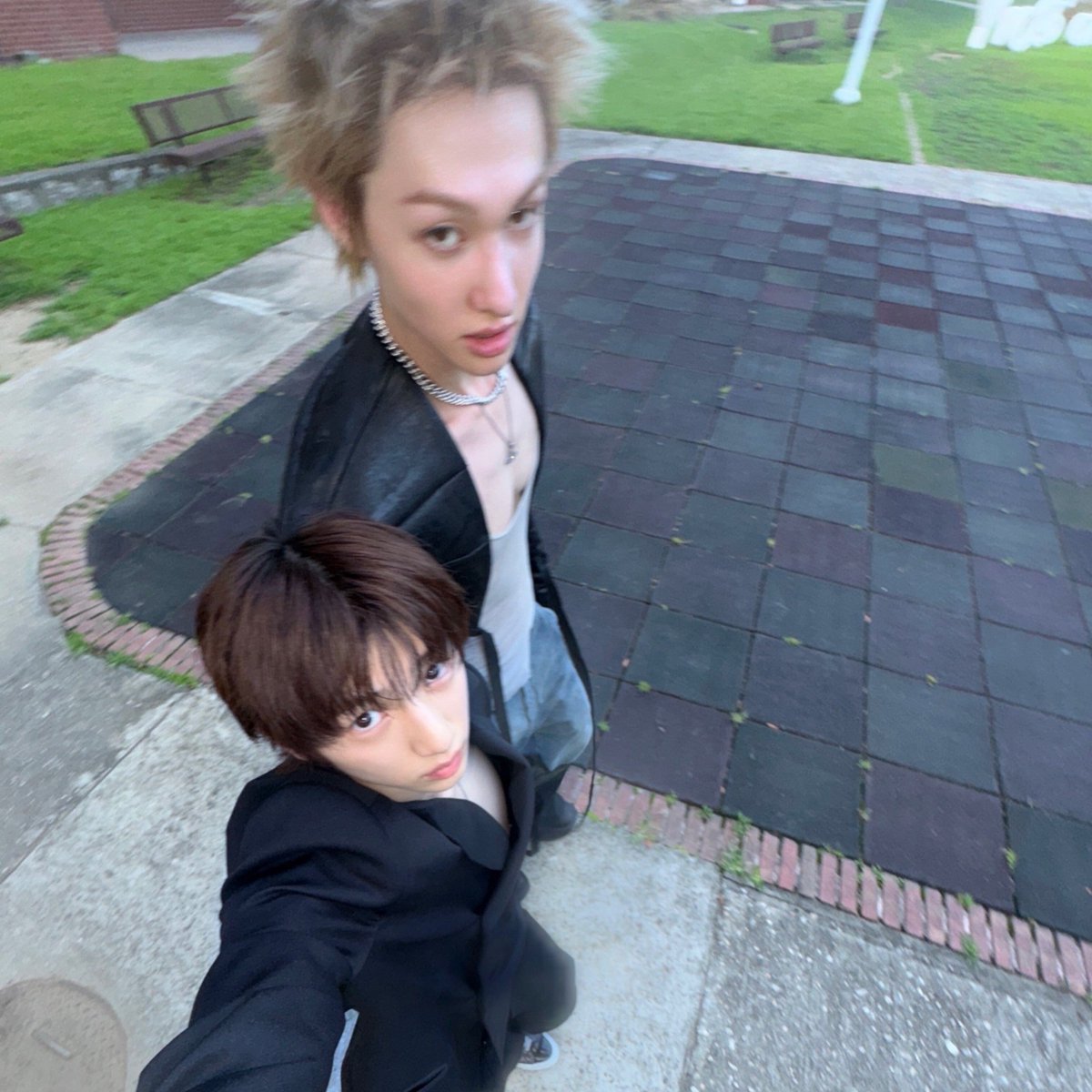 marblxom's tweet photo. twinski 🖤 https://t.co/3ZlPzV2OxP