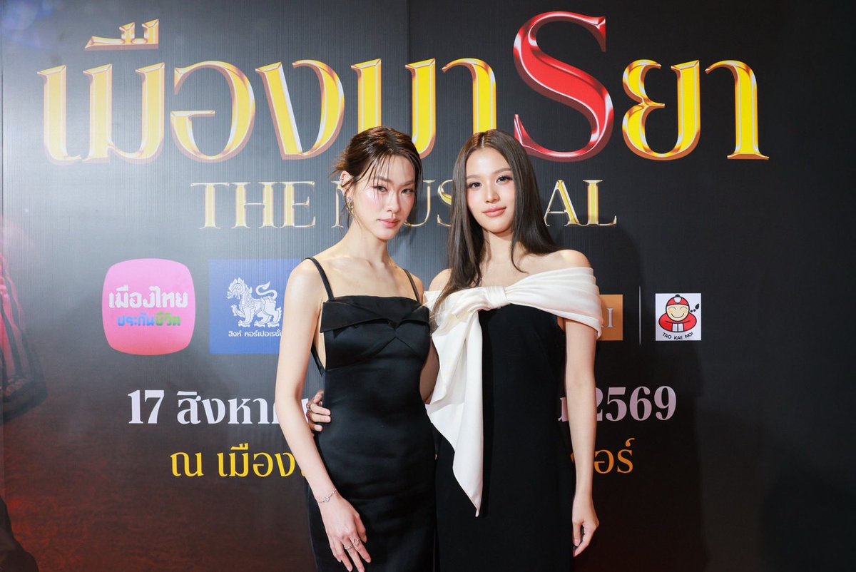 GMMTV's tweet photo. “โฟร์ท, เอมี่, บอนนี่, กอล์ฟ, เจนนี่” ศิลปินจาก “GMMTV” ร่วมรับชมรอบปฐมทัศน์ละครเวที “เมืองมารยา The Musical” 
ณ เมืองไทยรัชดาลัย เธียเตอร์ ชั้น 4 ศู���ย์การค้าเอสพละนาด รัชดา 

#เมืองมารยาเดอะมิวสิคัล
#GMMTV https://t.co/OiGFsFruQd