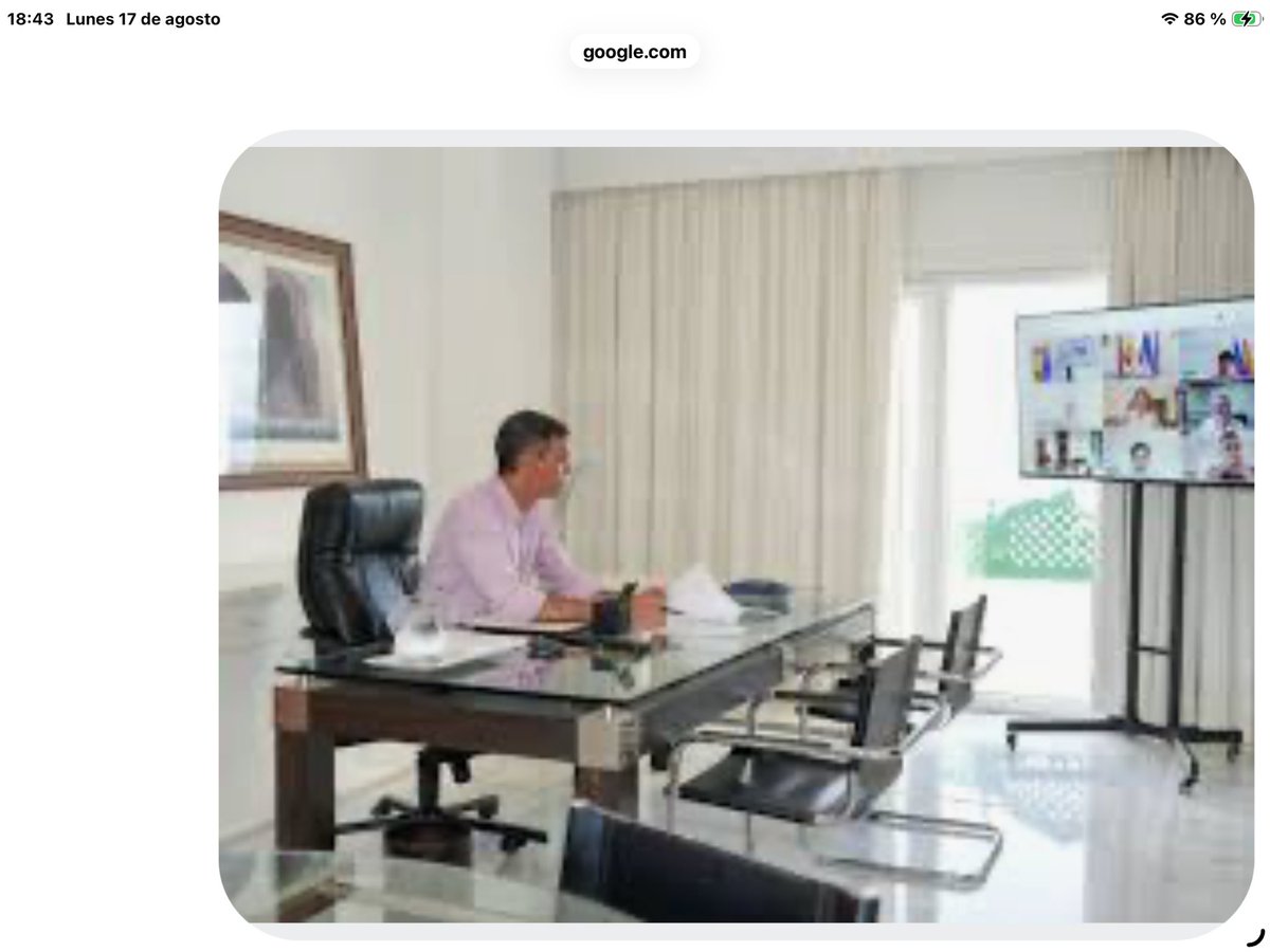 CarlosF66089689's tweet photo. @desdelamoncloa @sanchezcastejon Tengo una duda que no me aclaran las imágenes:
¿En esta ocasión Sánchez si bajó con las piernas puestas a la “sala de coordinación”?🤔🤔 https://t.co/vzar4f7Alb
