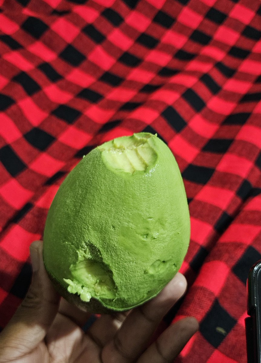 chapatimistress's tweet photo. Cucu said she's got my appetite, sent mw some avocado from home, acha nikule hii nilale njaa 😅 https://t.co/Sgt0v16sGk
