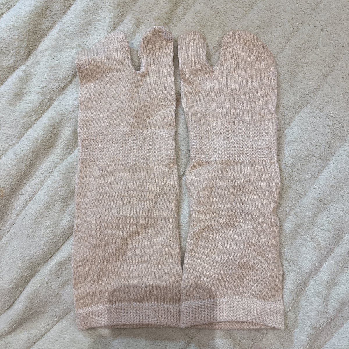 takeda_maimai's tweet photo. 親指とそれ以外の指が分かれてるタイプの靴下🧦です（名前分からず💦）

発掘したのでお迎え募集中です⸜♡⸝

1500〜オプション可
#靴売ります #靴下売ります #売り子 https://t.co/cR0526svuS