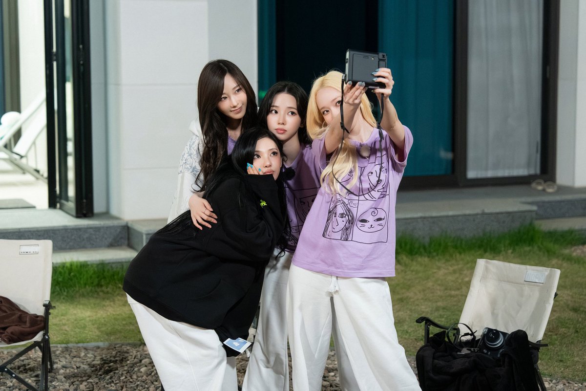 Giseellei's tweet photo. Somewhere between the cameras and the laughter, we found another little memory to keep. Just four girls, a few silly poses, and a moment that felt perfectly ours. ♡ https://t.co/YnhFg9FIb9