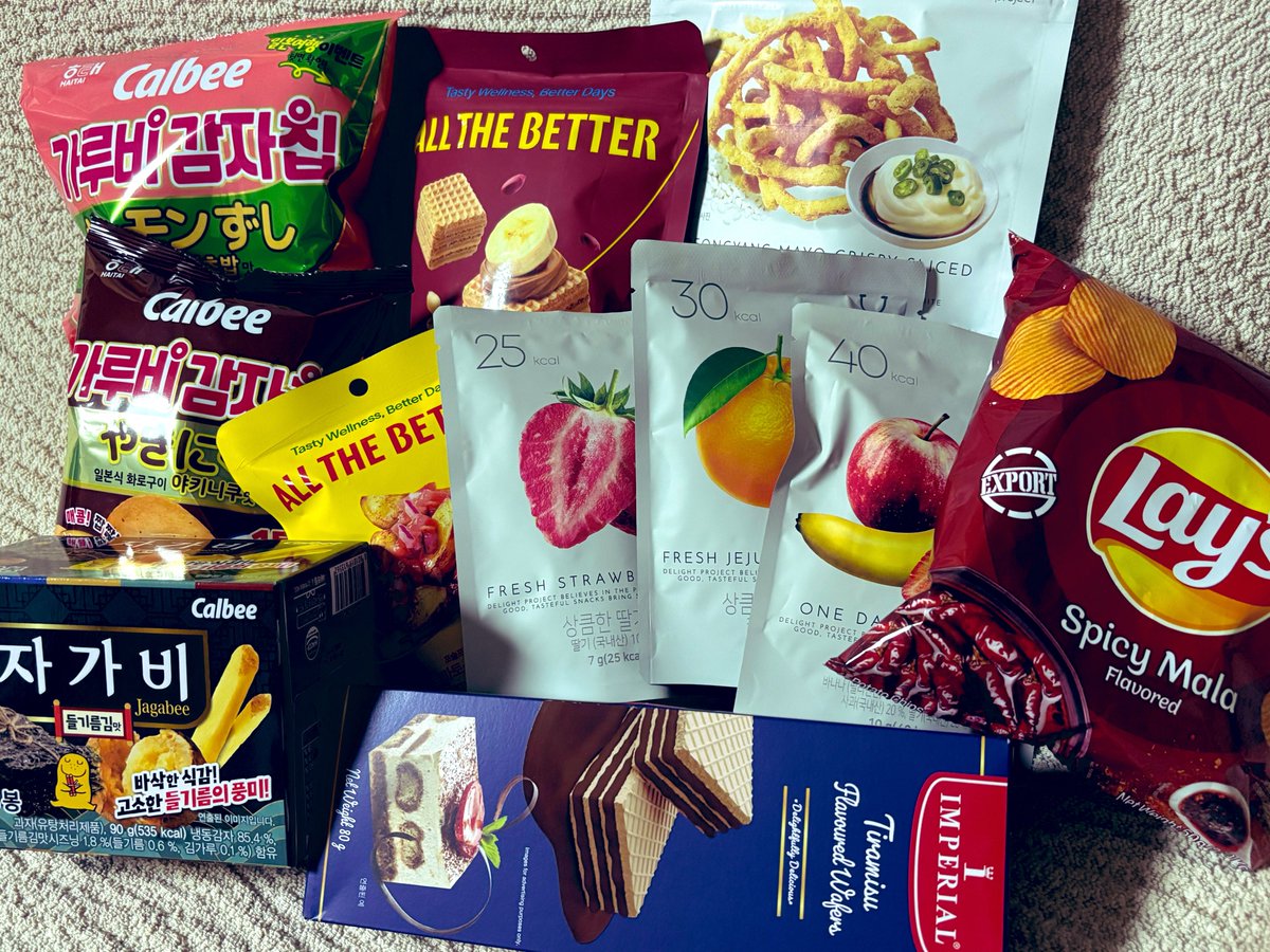 chobi007jp's tweet photo. 晩ご飯は雲西でチキン🍗とうもろこしが甘くてむっちゃ美味しかった😋ロッテマート＆オリヤンでお菓子いっぱい買ってお腹も購買欲もむちゃくちゃ満たされました💕（前回むっちゃ気になったサーモン寿司ポテチやっぱり気になるので買ってしまった😂）休み取れない時の週末弾丸0泊2日、全然ありだな〜。 https://t.co/is9X4fA69F