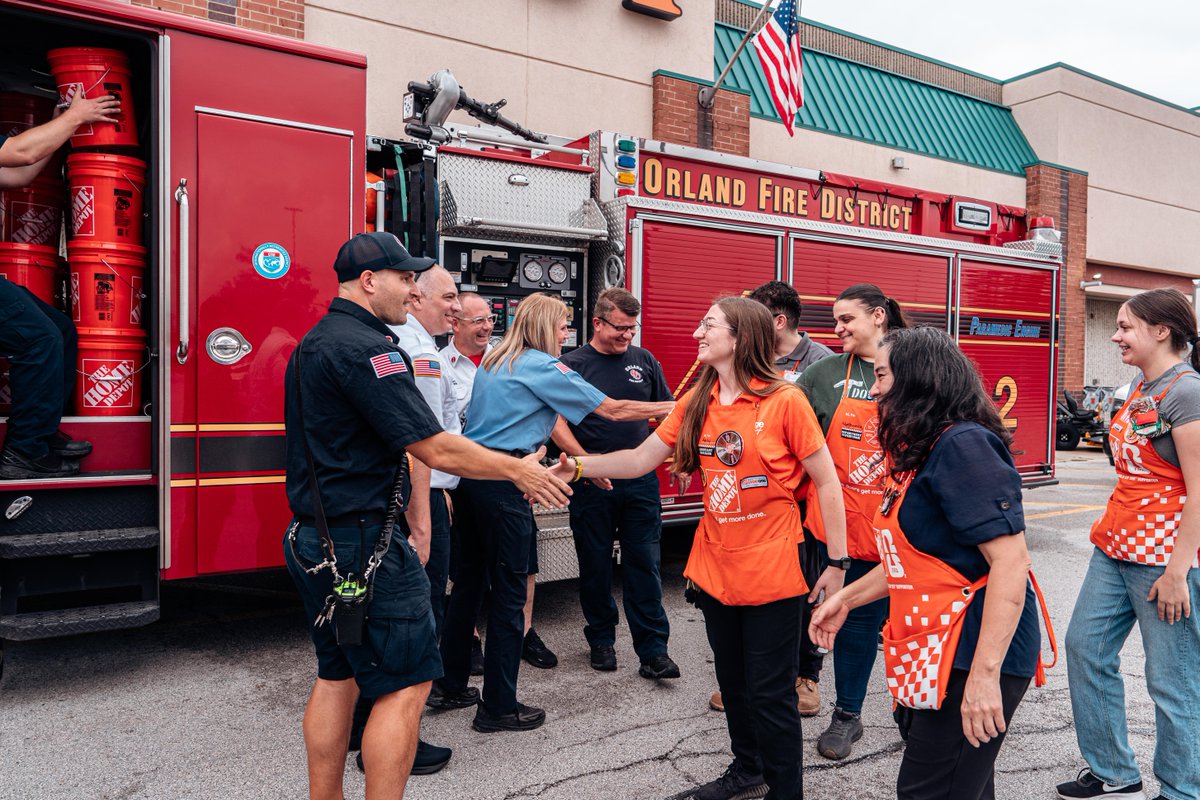 HomeDepotFound's tweet photo. In the wake of recent severe weather across the Midwest, we’ve teamed up with @operationbless to deliver 600 disaster relief kits with essential cleanup and recovery supplies.
 
Local stores are coordinating with community agencies to get kits into the hands who need them most. https://t.co/D4y9fwCtXB
