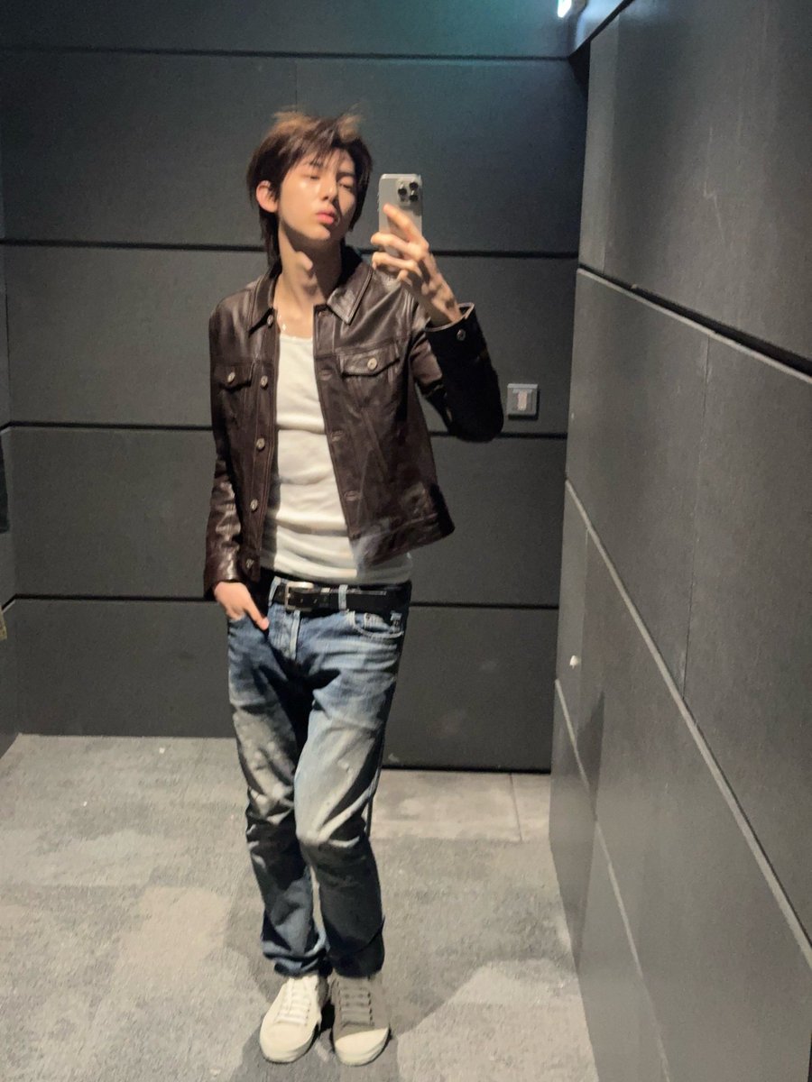 juhoonle's tweet photo. Lets's spill these photos for COERs! tbh, this is kinda cute but embarassing at the same time for me lol. However, these are the little moments that I've done so far and I wanna share this with all of you. 

fyi helmnya kegedean. https://t.co/Q7niDh3E0s