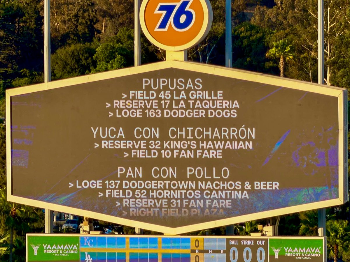 ESAenCalifornia's tweet photo. 🇸🇻⚾️ El Salvador estuvo presente en la Salvadoran Heritage Night, organizada por Los Angeles Dodgers en el Dodger Stadium.

Acompañamos esta celebración, en la que nuestra cultura llenó de azul y blanco uno de los recintos deportivos más emblemáticos de la ciudad.

#DiásporaSV https://t.co/JenYlTwQj5