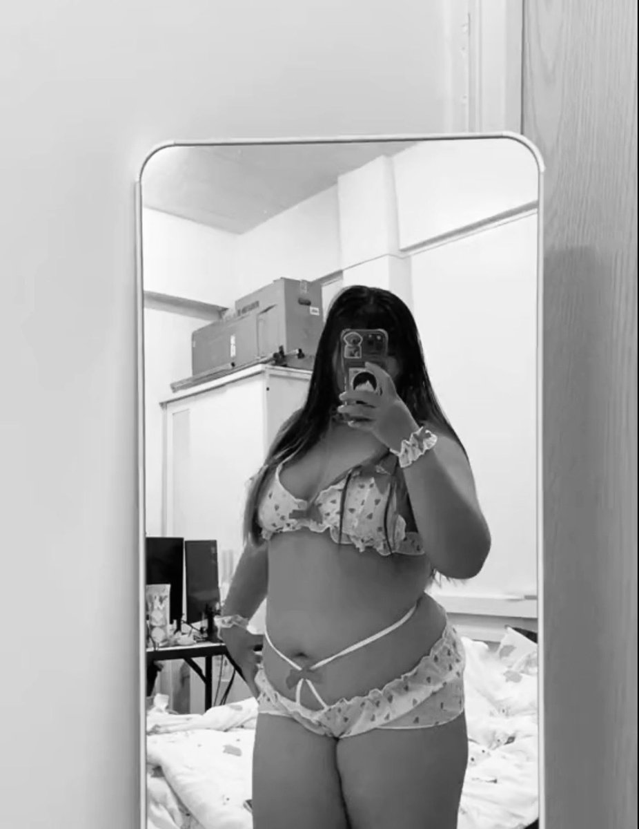cxcallmebabe's tweet photo. 🍓 https://t.co/MwKHT7C0xl