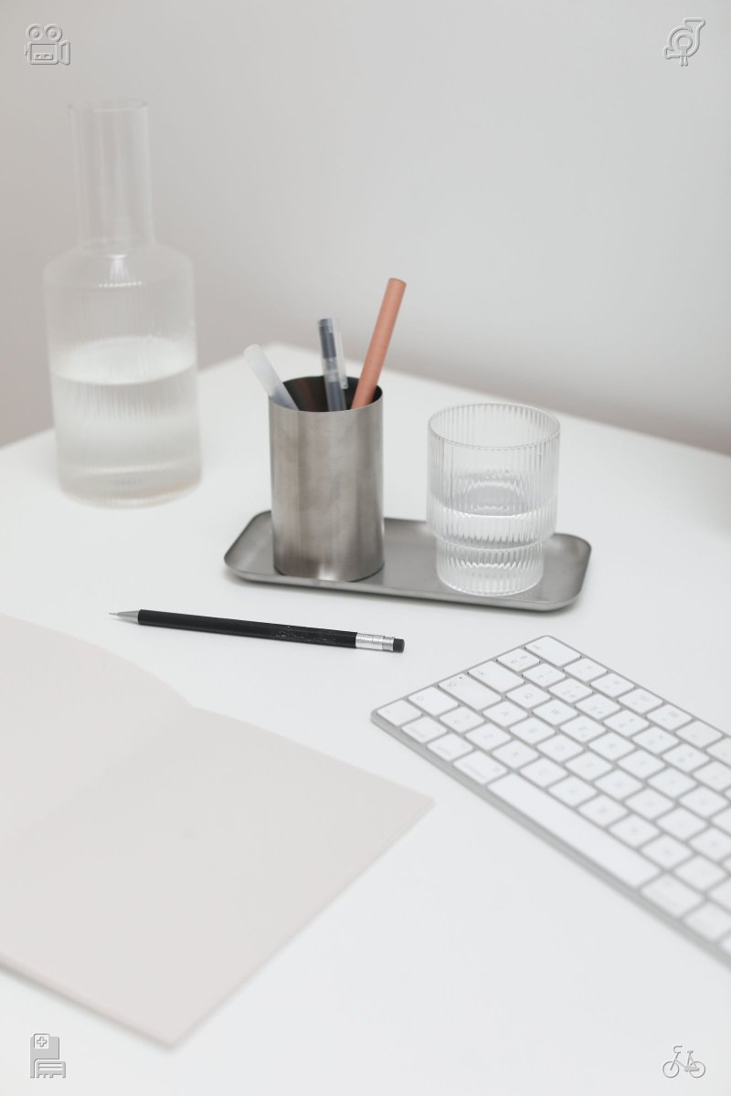 guy_like_rald's tweet photo. Some of the best workday ideas appear after leaving the laptop alone for twenty quiet minutes. https://t.co/72jW1stZQL