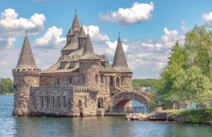 bymortalhand's tweet photo. Castles in the USA may not have as long a history as the beautiful castles of Europe, but they are outstanding, each in their own right

>Bishop's Palace in Texas
> Boldt Castle in New York
>Scotty's Castle in California
>Singer Castle on Dark Island in New York https://t.co/O1CkaIxe22